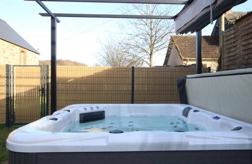 Saussemesnil Cottage | Charming House with Private Spa in Countryside