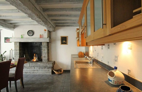 Lingreville Cottage | Charming house with fireplace and garden near beach