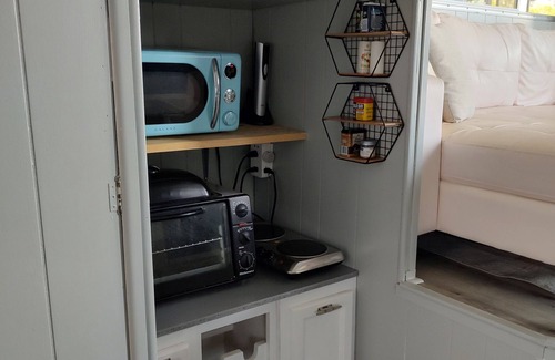 Downtown Knoxville Boat Rental | Charming houseboat with 2+ bedrooms, awesome riverfront location in Knoxvillen