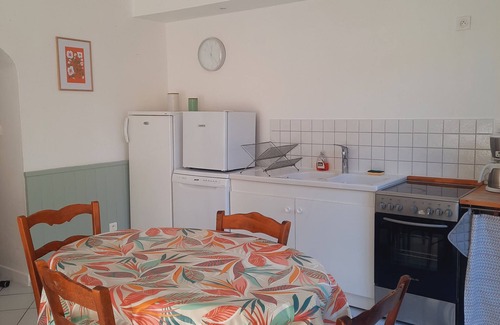 Montagnac Apartment | Charming independent village gite with garden (near Pezenas)