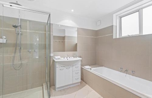 Toorak Apartment | Charming Inner-City Stay- Space, Style & Location