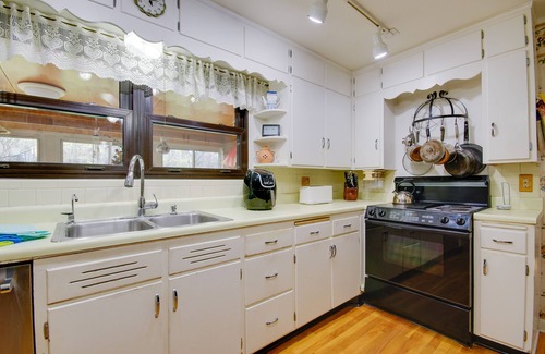 Jefferson City House | Charming Jefferson City Home: 2 Mi to Downtown!