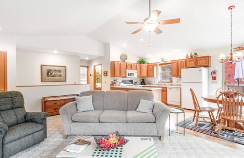 Rome House | Charming Lake Arrowhead/Sand Valley Golf Cabin Retreat