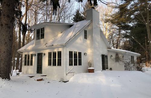 Harbert Cottage | Charming lake cottage