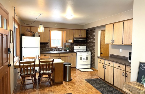 Wind Lake House | Charming Lake House ⭐️ Swim - Fish - Boat - Relax ⭐️