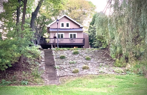 Wind Lake House | Charming Lake House ⭐️ Swim - Fish - Boat - Relax ⭐️