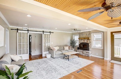 Oshkosh House | Charming Lake Winnebago Retreat Dock and View!