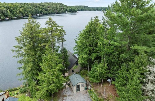 Woodgate House | Charming Lakeside Cottage on White Lake - The Brand New Little Evergreen Cottage