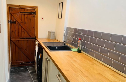 Abergavenny Cottage | Charming Large Detached Cottage in the Brecon Beacons Park