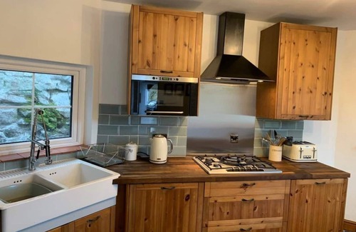 Abergavenny Cottage | Charming Large Detached Cottage in the Brecon Beacons Park