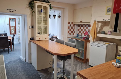 Lincoln Cottage | Charming Lincoln Cottage Family & Pet-Friendly