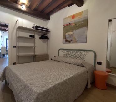 Isolotto House | Charming Little House 2 kilometers from the Historical Centre in a typical Florentine district right next to the Tram and Bus stops by Florence Holidays Apartments