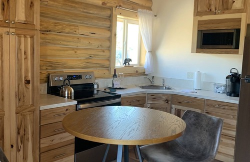 Victor Cabin | Charming Log Cabin close to GTNP with fishing access nearby