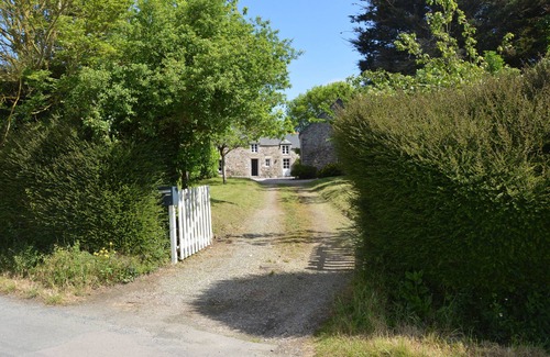 Plevenon House | Charming longère, quiet location, sleeps 10-12, Cap Fréhel. Beaches and GR 34 5 minutes away.