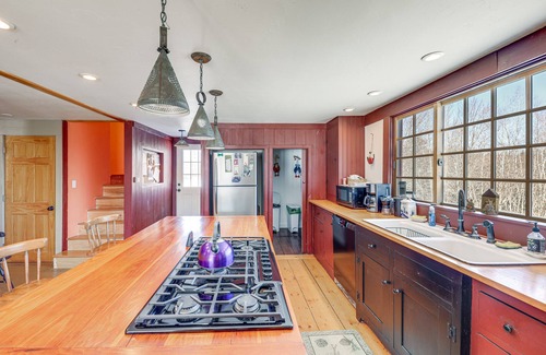 Center Lovell House | Charming Lovell Farmhouse - 17 Acres w/Mtn Views!