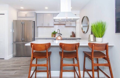 Highland Park House | Charming Luxury Duplex | near T