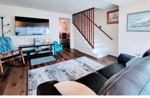 Kingston Cottage | Charming main street Kingston cottage - walk to ferry and waterfront!