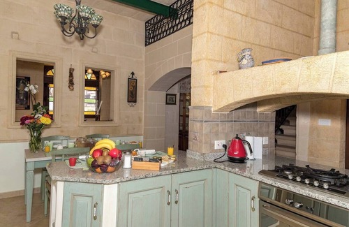 Mellieha House | Charming Mellieħa retreat 🌅 with panoramic views, spacious terrace & BBQ. Perfect for families or groups with 3 double beds + sofa bed — your sunny Maltese escape awaits 🇲🇹🌴.