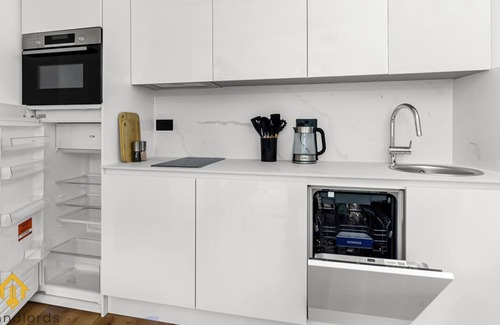 Fortis Green House | Charming Modern Chic Pad Summer House