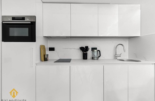 Fortis Green House | Charming Modern Chic Pad Summer House