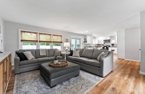 Ogunquit House | Charming Modern Cottage