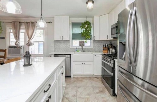 Malverne House | Charming Modern Farmhouse - Entire 1st Floor