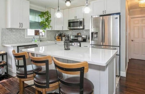 Malverne House | Charming Modern Farmhouse - Entire 1st Floor