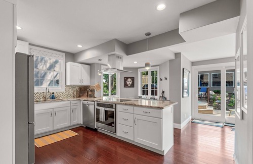 Ericsson House | Charming Mpls Home on Lake Hiawatha. Bike/Walk Trails & Restaurants Nearby