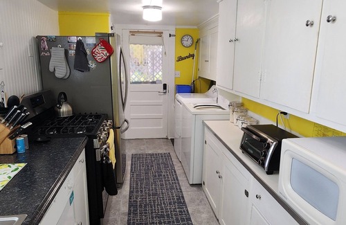 Mount Dora House | Charming Mt Dora 2 Bedroom House - 1 mile from Historic Downtown!