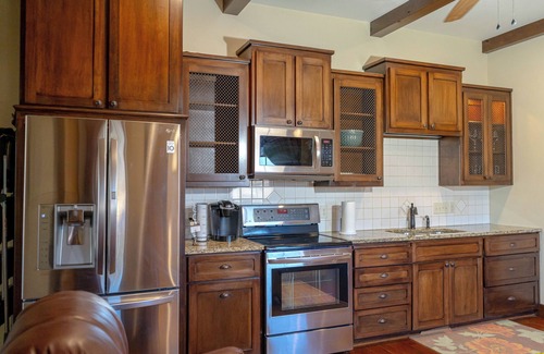 Muenster Bed & Breakfast | Charming Muenster 1BR | Balcony, Patio & Views