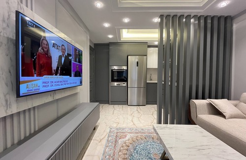 Zeytinburnu Apartment | Charming New Living Space next to Istanbul Fisekhane & Marmaray