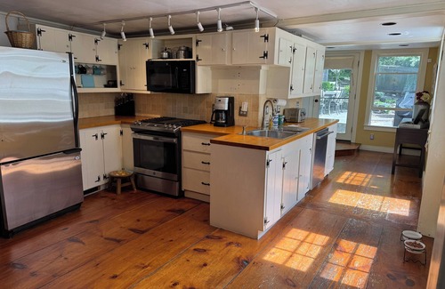 Newport House | Charming Newport Colonial Home where Alexander Hamilton Slept