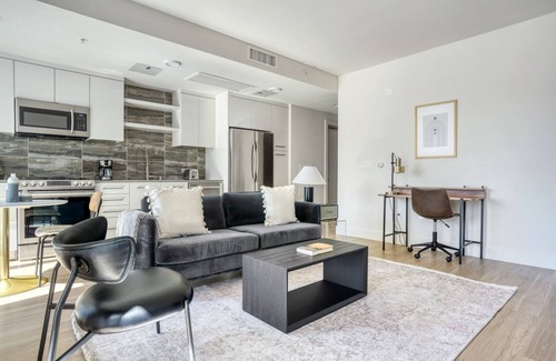 Downtown Oakland Apartment | Charming Oakland 1BR w/Pool, W/D, Sky Deck, next to BART, by Blueground