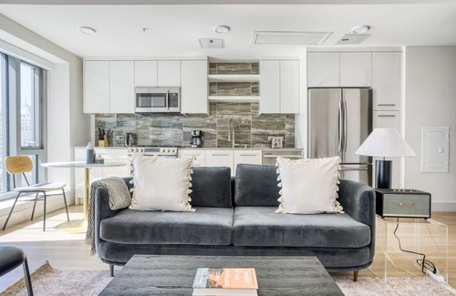 Downtown Oakland Apartment | Charming Oakland 1BR w/Pool, W/D, Sky Deck, next to BART, by Blueground