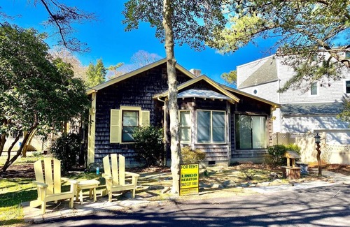 Rehoboth Beach Cottage | Charming Ocean Block Pines Cottage, Steps to Beach & Boardwalk – Perfect Getaway