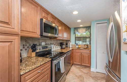 Glenwood Condo | Charming Oceanfront 2-Bedroom Condo in Superb Ormond/Daytona Beach with AC, WiFi