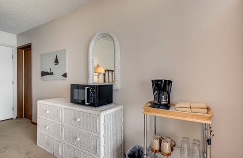 Neskowin Apartment | Charming oceanfront studio w/easy beach access and stunning ocean views