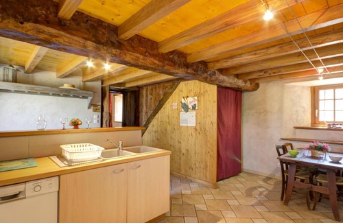 Panissieres Cottage | Charming old house with pets allowed and parking in Panissières