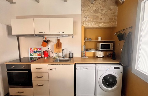 Quartier Administrations Apartment | Charming One-Bedroom Apartment Steps from the Arena – Heart of Nîmes