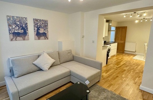 Harrow Road Apartment | Charming OneBedroom Sutherland Ave Central LondonE