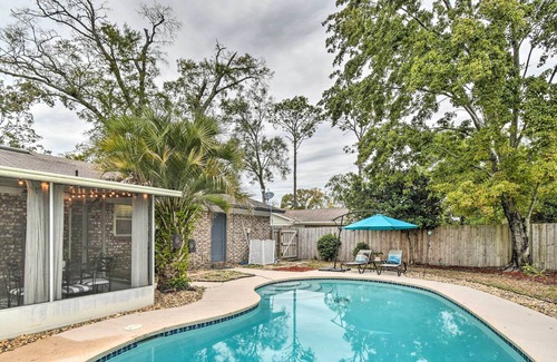 Orange Park House | Charming Orange Park Home w/ Backyard & Pool!