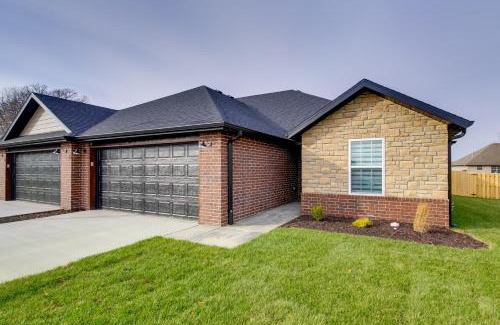 Ozark House | Charming Ozark Abode with Yard and Pool Access