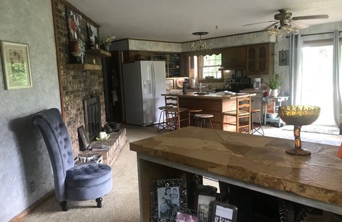 Horseshoe Bend Cottage | Charming Ozark cottage in tranquil Horseshoe Bend with lake view, AC & WiFi