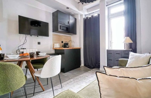 2nd Arrondissement Apartment | Charming Parisian loft for 2 to 4 people