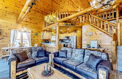 Friendship Cabin | Charming & peaceful cabin with fire pit, deck, & great nature views - near golf