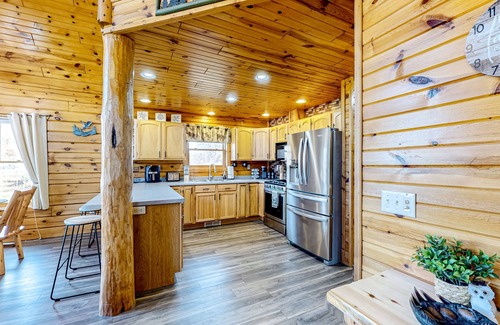 Friendship Cabin | Charming & peaceful cabin with fire pit, deck, & great nature views - near golf