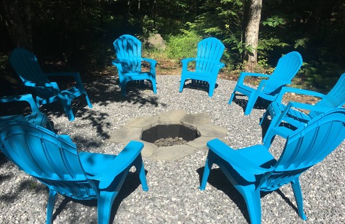 South Casco House | Charming Point Sebago Resort Home - Booking for 2025 & 2026!