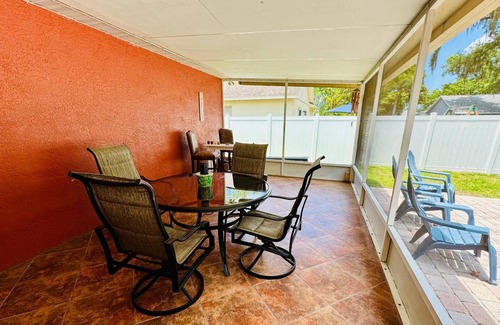 Edgewood House | Charming pool house with 3-bedrooms with WiFi, AC in delightful Orlando location