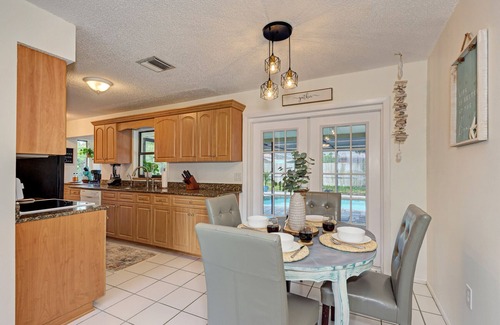 South Venice House | Charming Poolside Oasis- with heated pool-7 min to beach