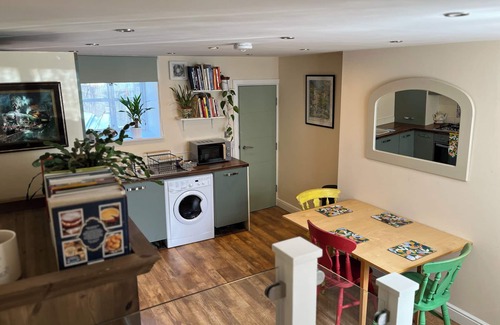 Horsforth House | Charming pottery barn conversion 2 mins from Horsforth train station.